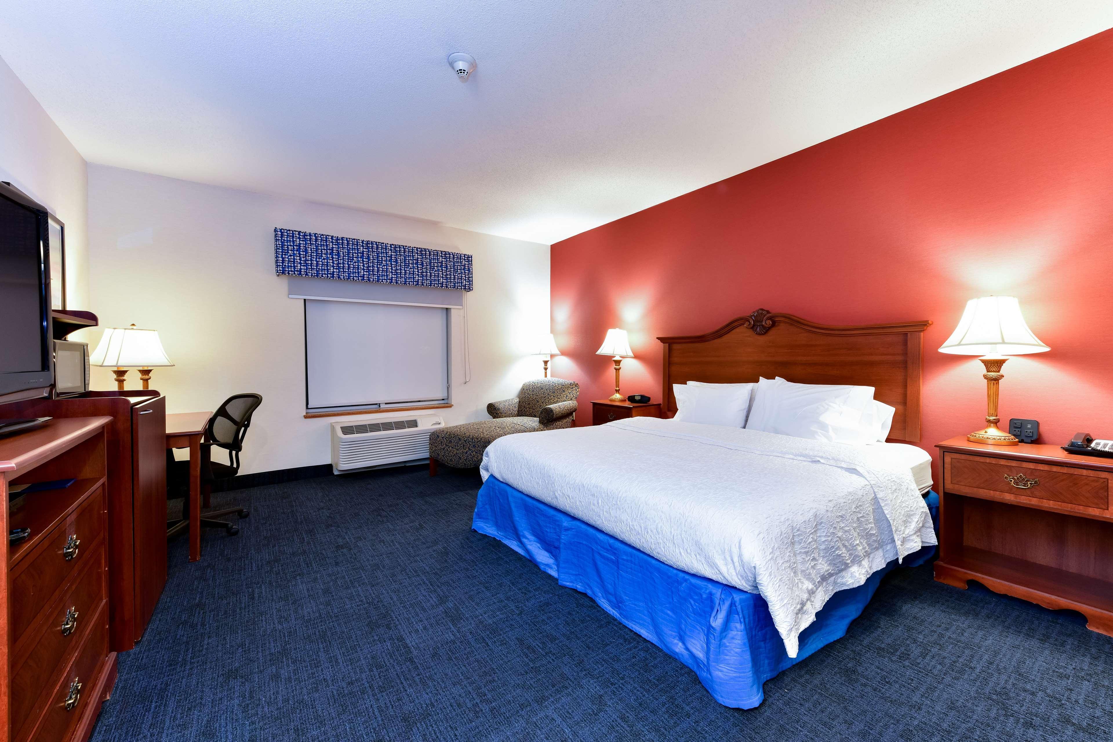 Hampton Inn & Suites Pittsburg Exterior photo